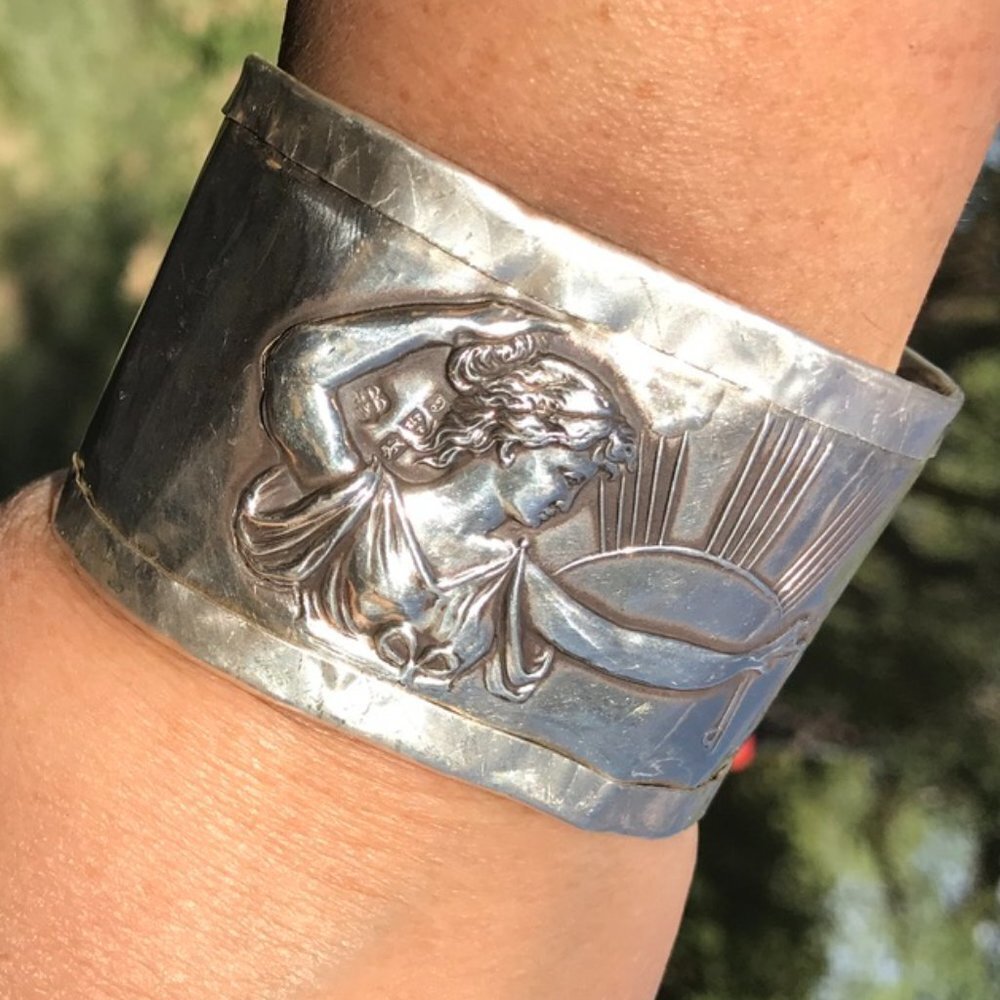 Athena Goddess Columbia Antique Solid Sterling Silver 925 Cuff Bracelet Museum - Picture 1 of 9